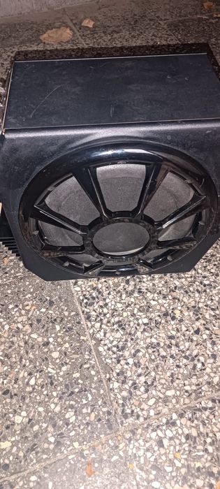 Axton активен субуфър