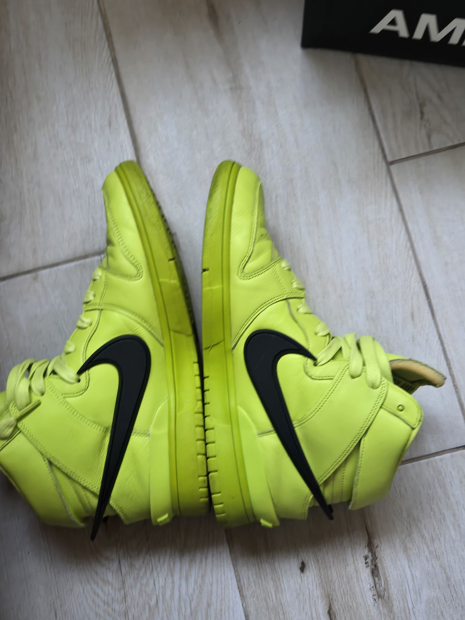 Dunk High x AMBUSH Flash Lime
Flash Lime