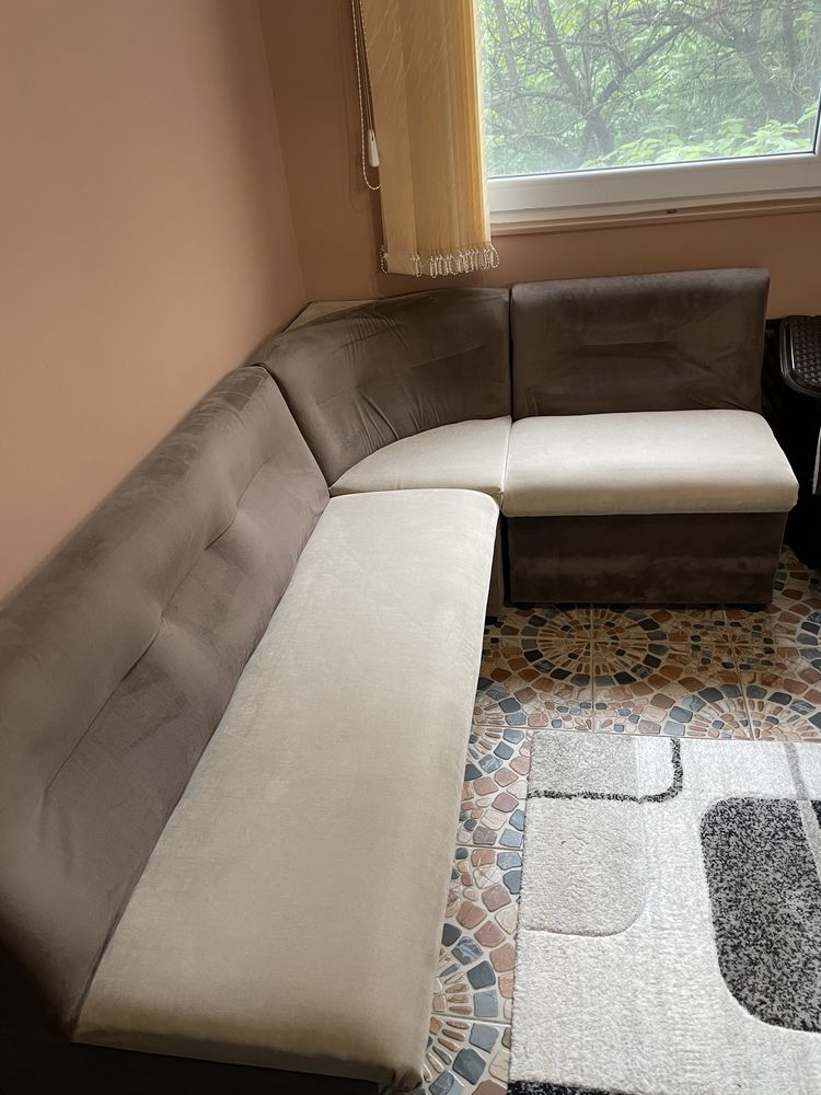 Кухненски ъглов диван и маса