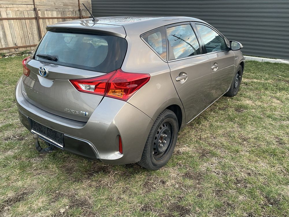 Toyota Auris 1.8 hybrid / avariat / 160.000km