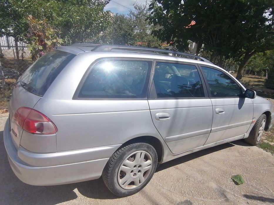 Продавам Тойота Авенсис