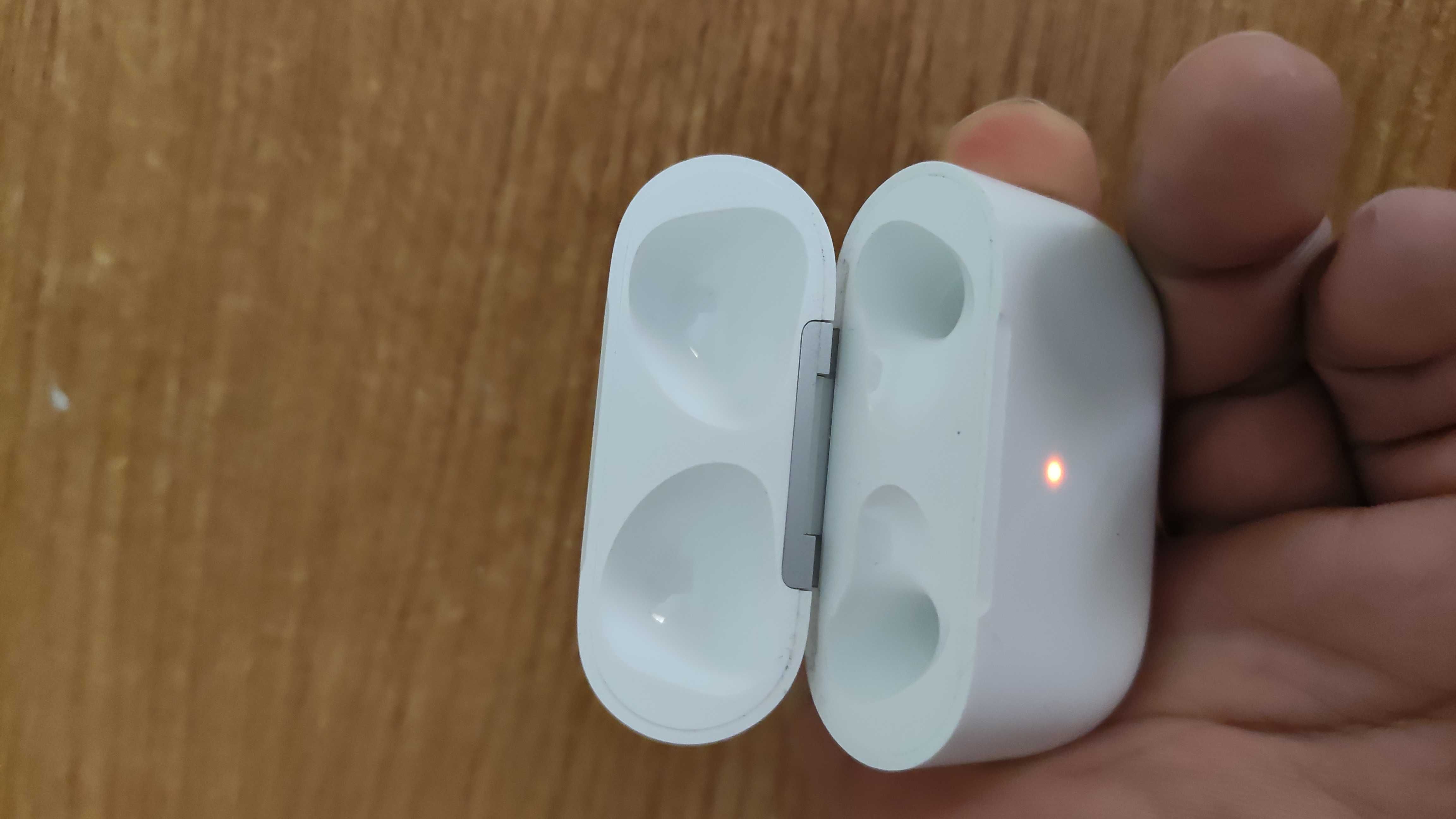 Продам оригинал кейс от Airpods 3 оригинал