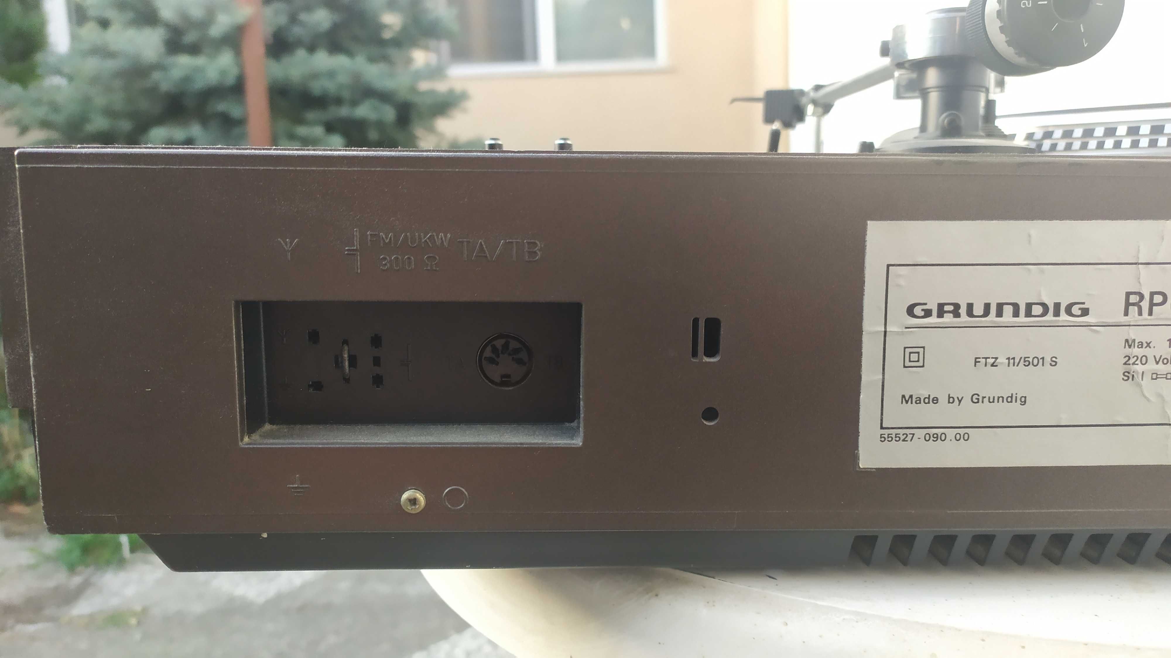 Продавам музикален център Grundig !