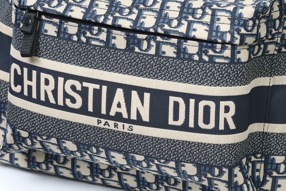 Rucsac Christian Dior, tip apremium