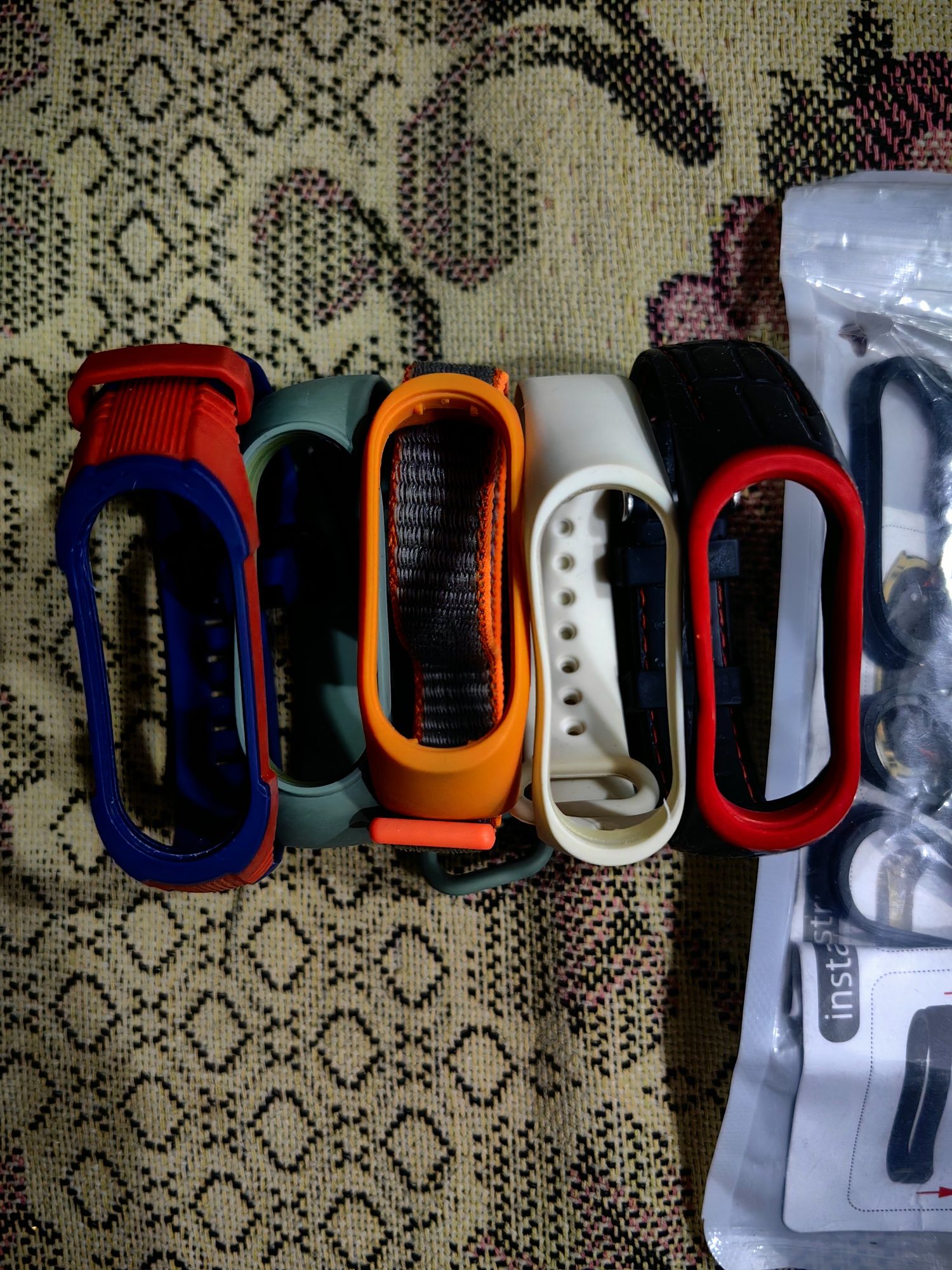 Браслет mi band 4,Зарядка и ремешки.
