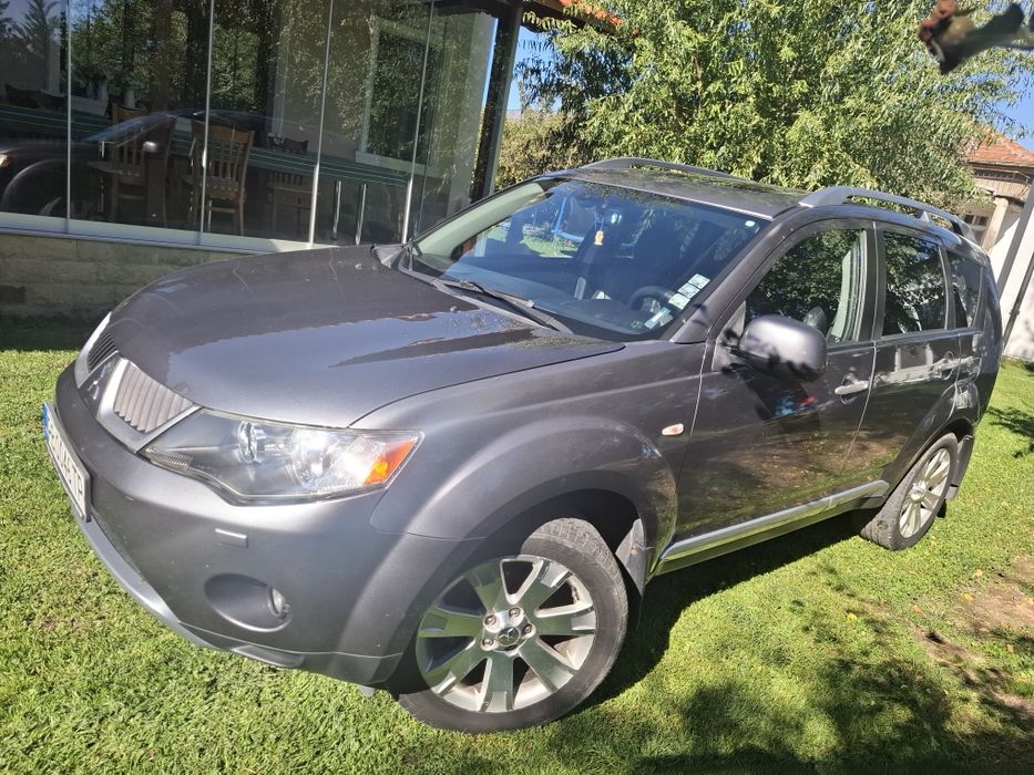 Продавам Mitsubishi Outlander