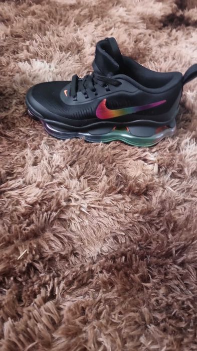 nike scorpion pret 550 marimea 37 am pe culoare negru si alb noi