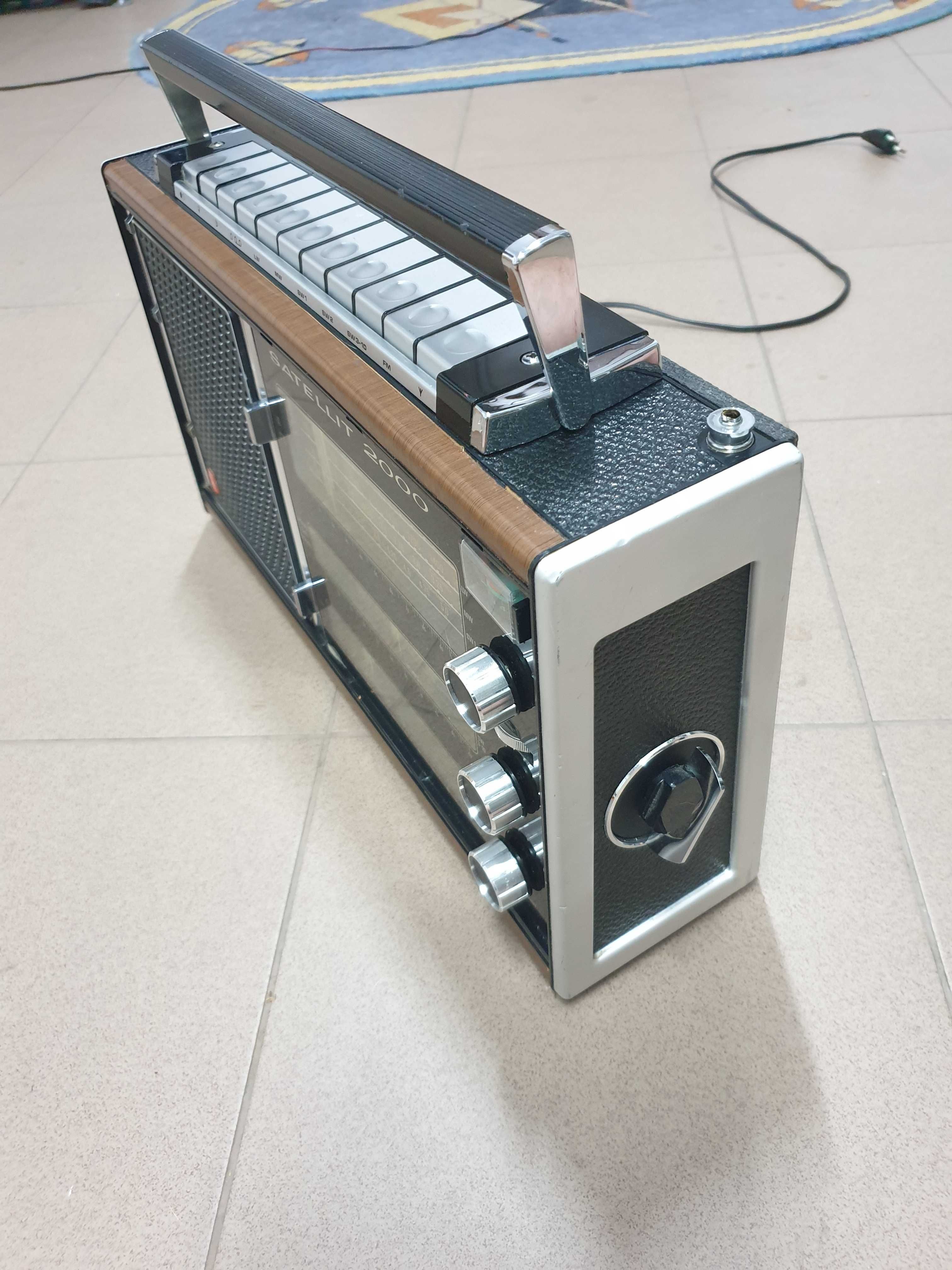 Grundig Satellit 2000 Professional radio