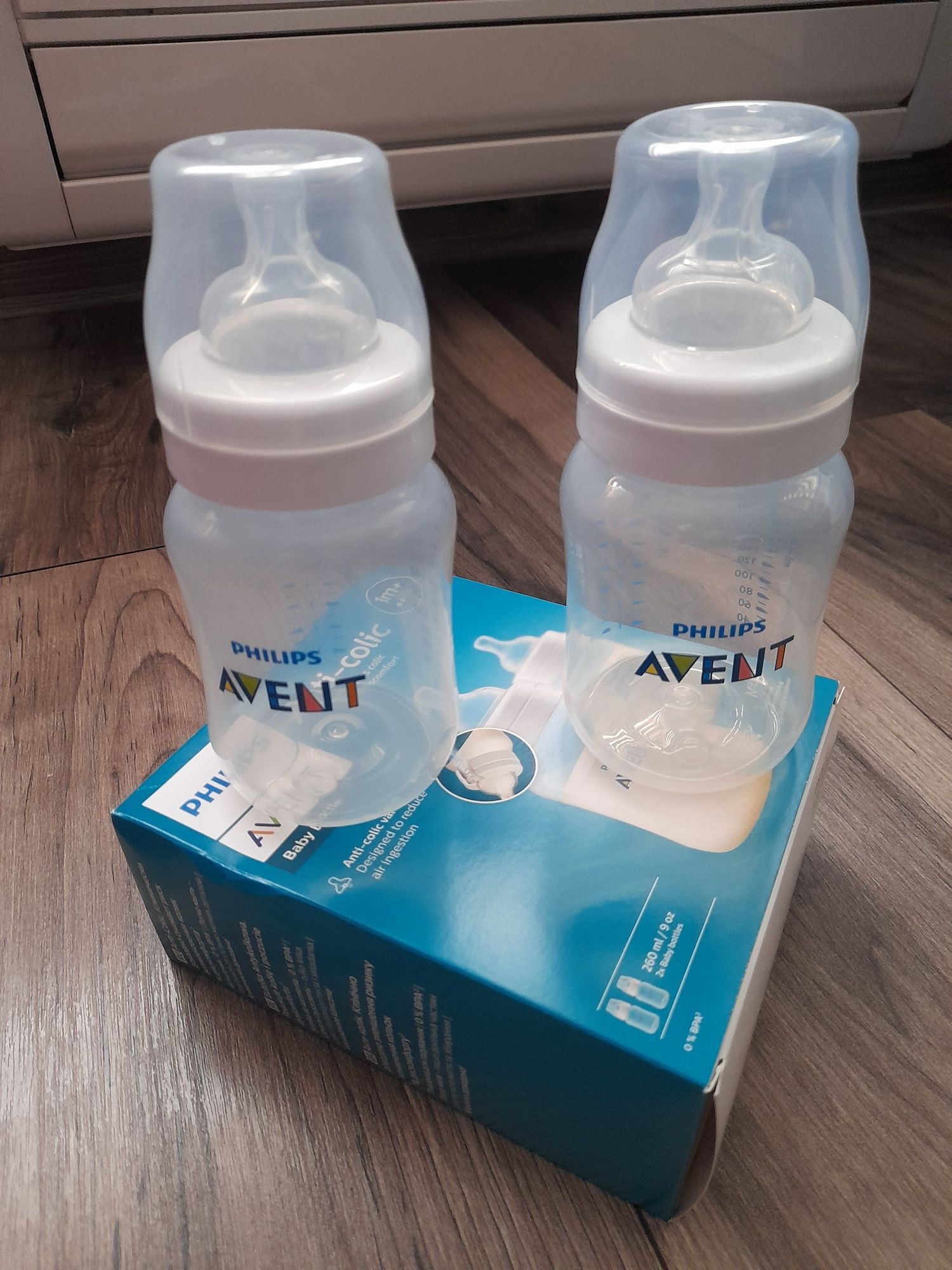 2бр. Шишета Philips avent и Поставка за чаша