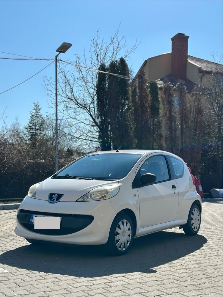 Vând Peugeot 107
