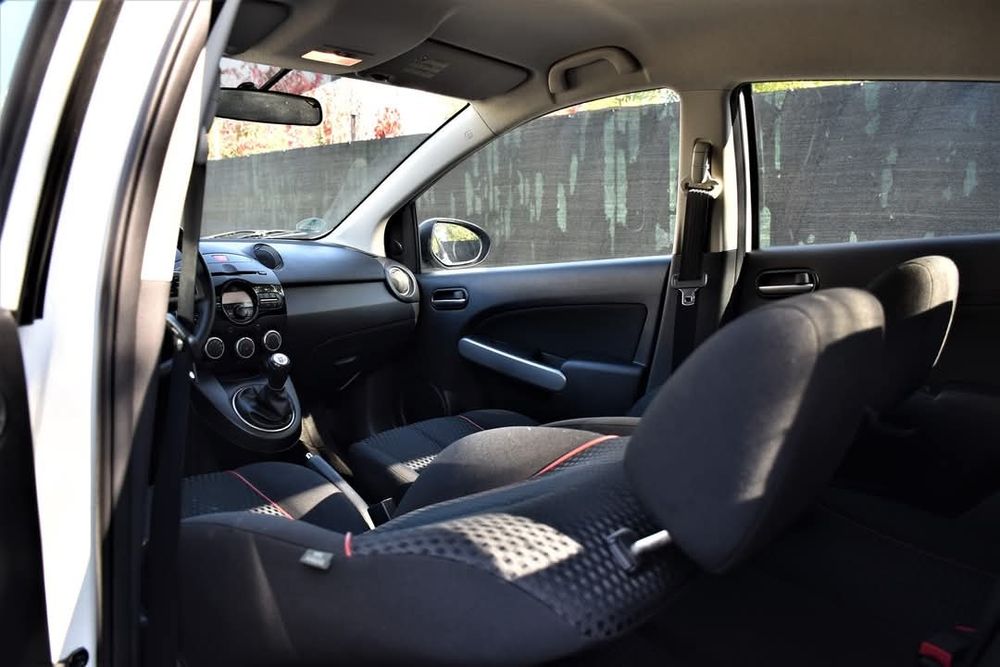 Vând Mazda 2-Sport Line/1,5 l - 102 CP/Euro 5/benzina