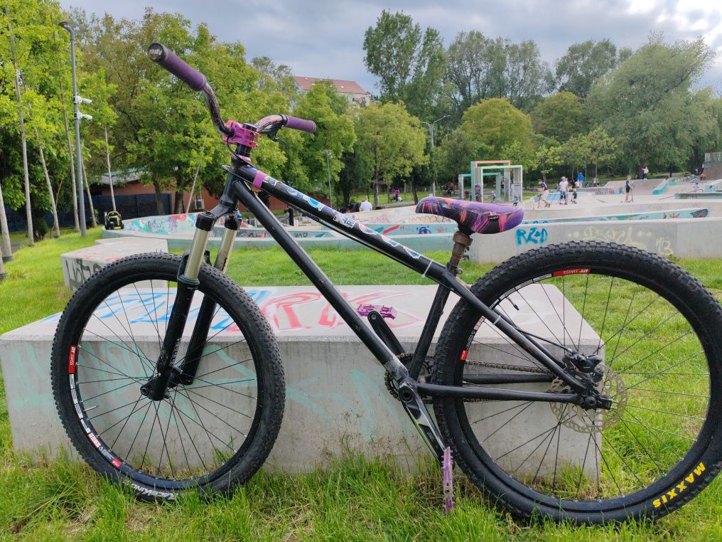 Vând bicicleta stare buna, dirt