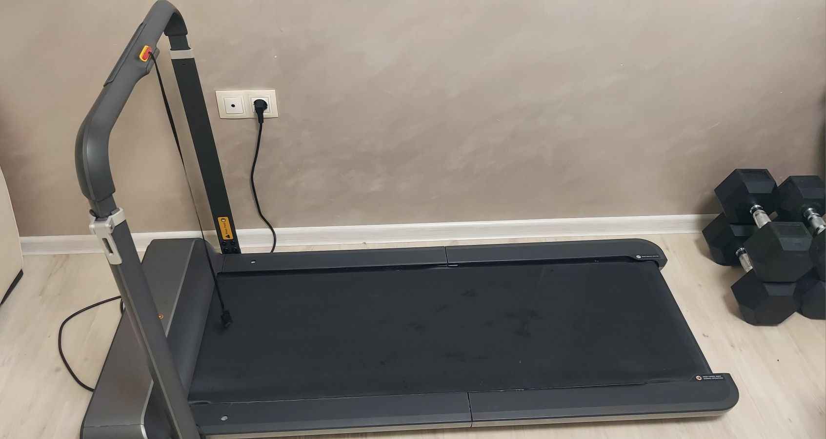 Сгъваема бягаща пътека WalkingPad R1 Pro 2в1