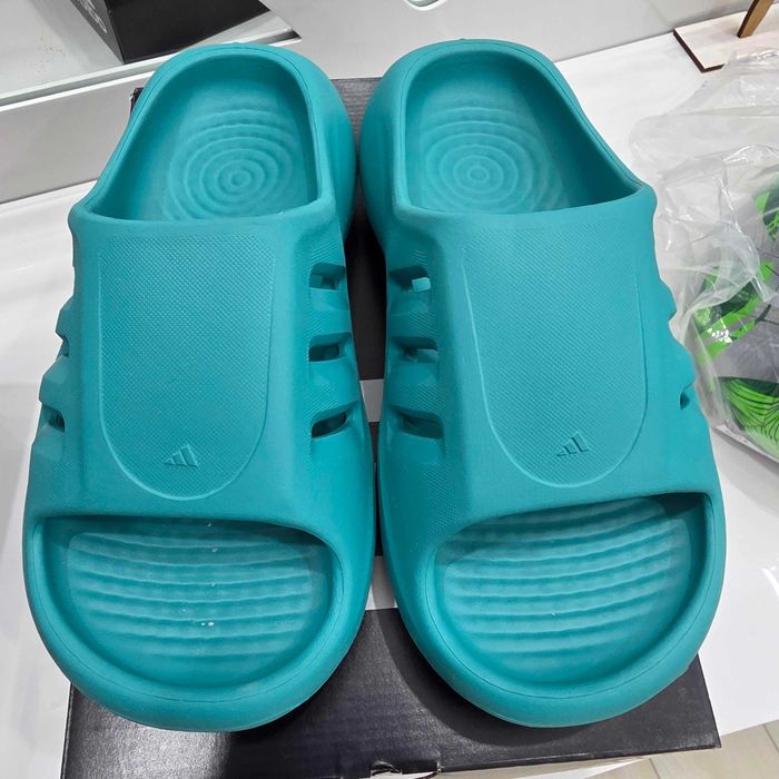 Новые сланцы adidas