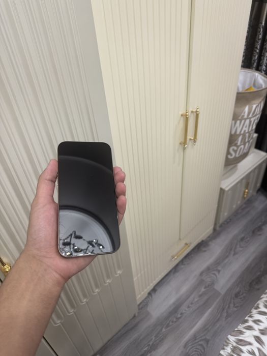 Iphone 16 pro max oldidi shisha qirilgan