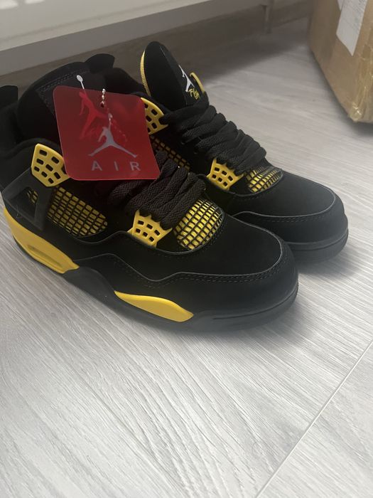 Air Jordan 4 Thunder