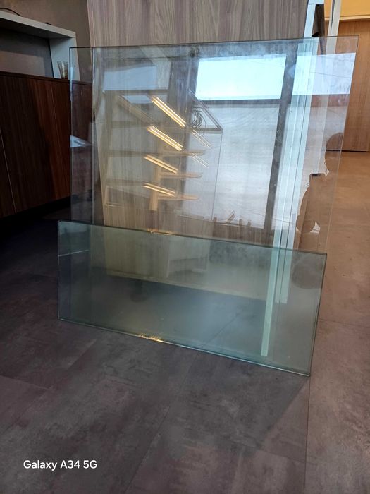 Неутрална витрина  размери 120/90