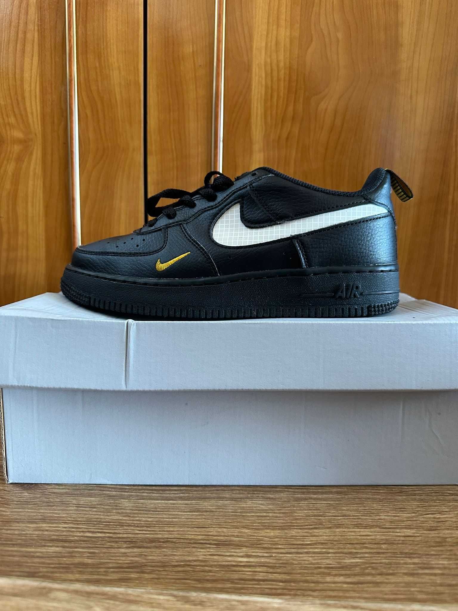 Adidasi dama Nike Air Force 1 Lv8 Gs