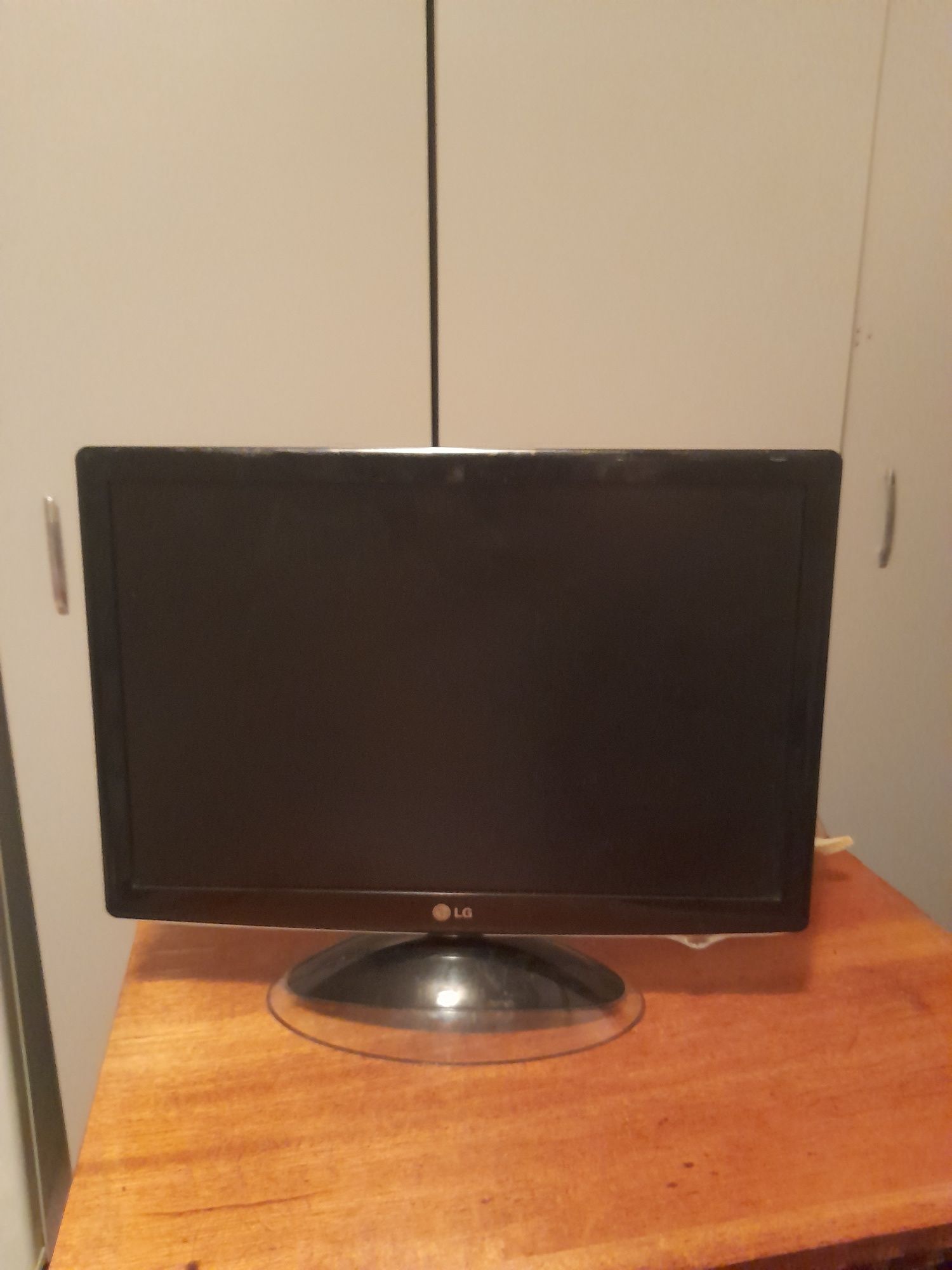 Монитор LG 22д..