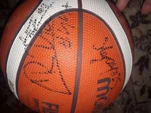 Baschet CS Valcea --Minge cu autografe --Banii merg la un baiat bolnav