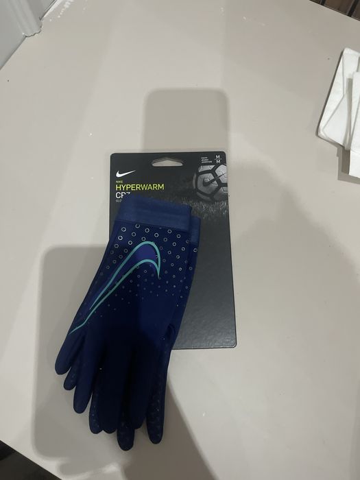 перчатки Nike