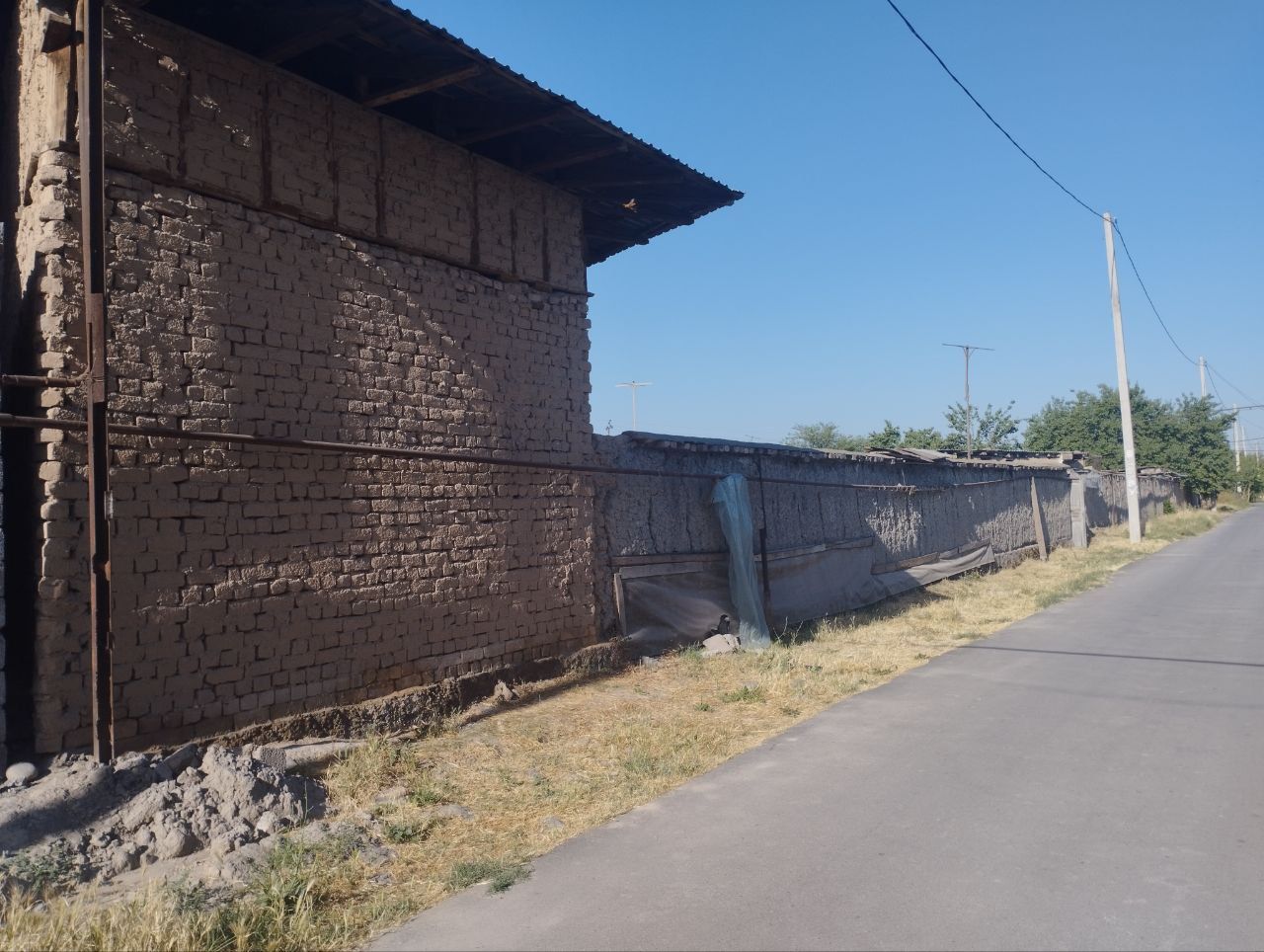 Yer sotiladi 9 sotix yangi xayot chortoq maxalada sotgi 18000$