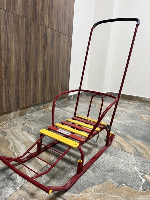 Санки с колесиками в идеальном состоянии