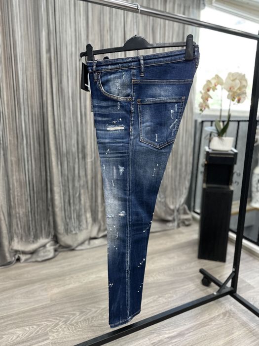Blugi Dsquared2.  vin în mărimile 50L, 52XL, 54XXL, 56-3XL, și 58-4XL.