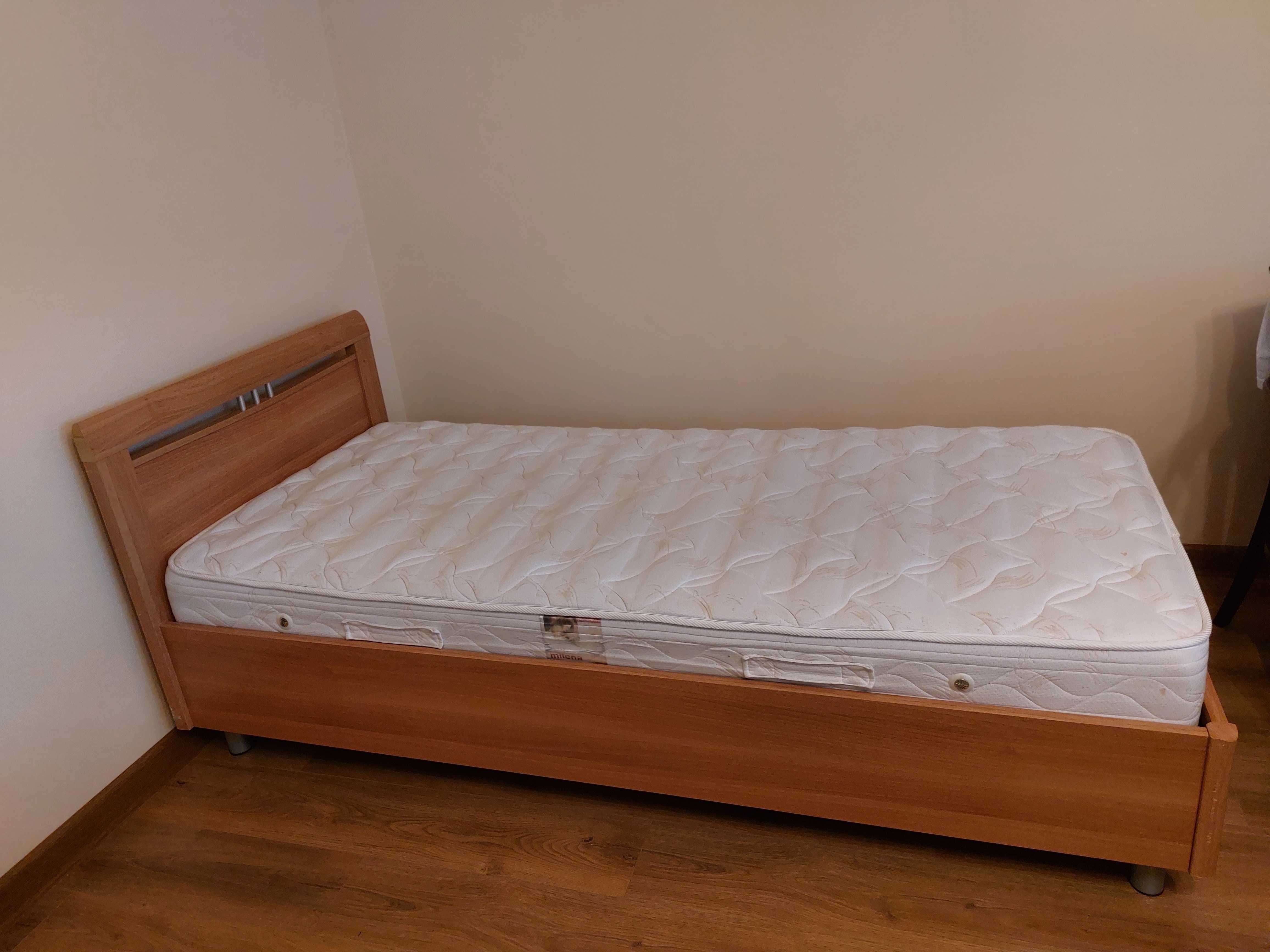 Продаю односпальную кровать 90см×200см