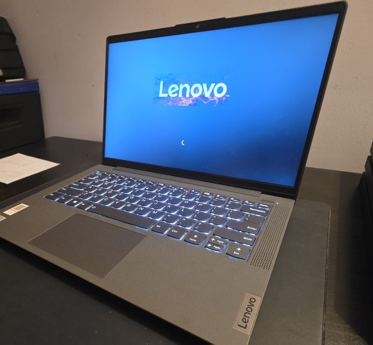 Vând Lenovo IdeaPad 3 15llL05. Numele modelului:81YH

Lenov