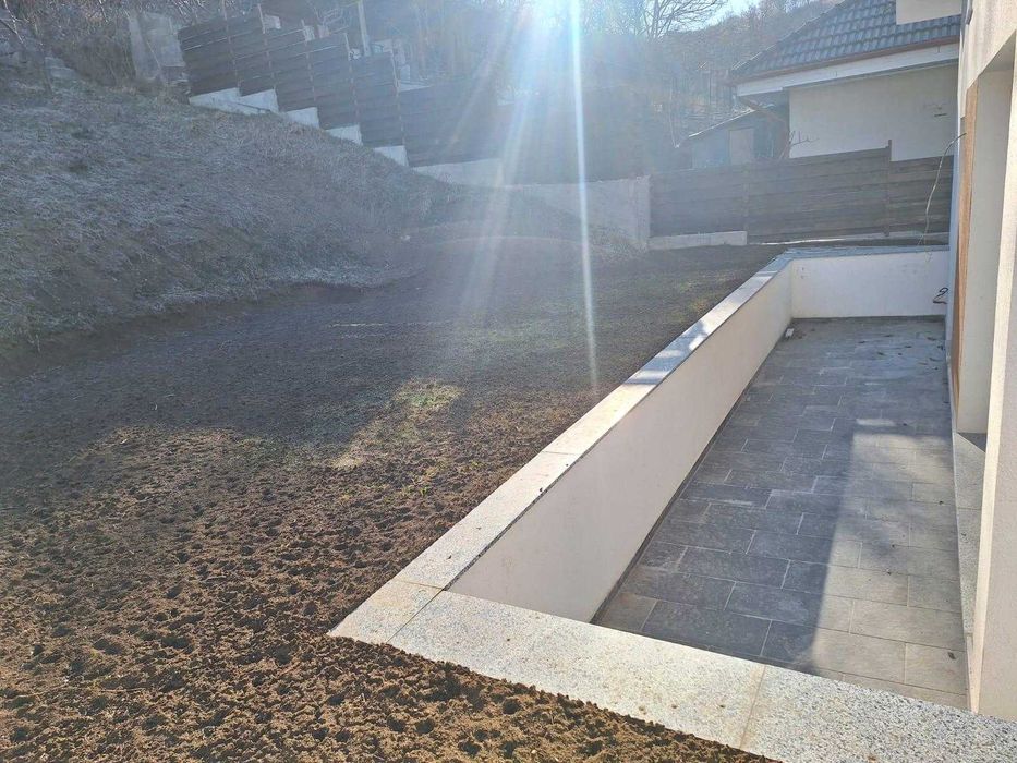 Persoană fizică vând casă individuală în Tăuți comuna Florești.