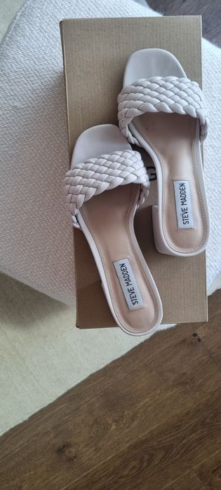 Saboti femei, Steve Madden
