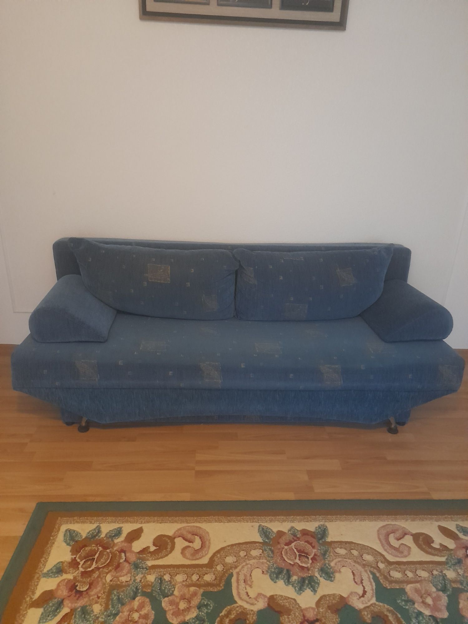 Vând mobilier și canapea