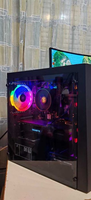 Продавам Гейм РС Ryzen 5 5500/16Gb/512Gb SSD+1TB HDD/ 1660 Super/Гаран
