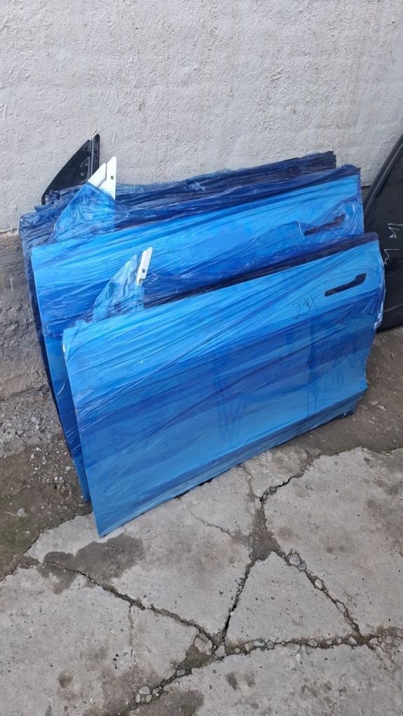 Tesla.  Eshik kapot krilo fara tumanka