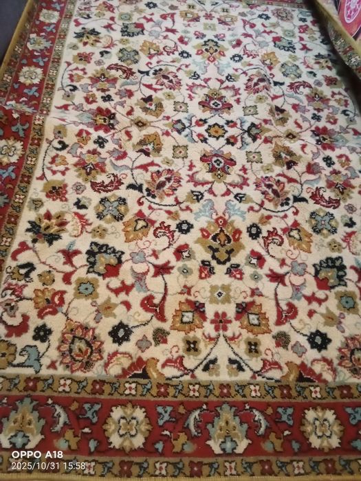 Палас в хорошем состоянии