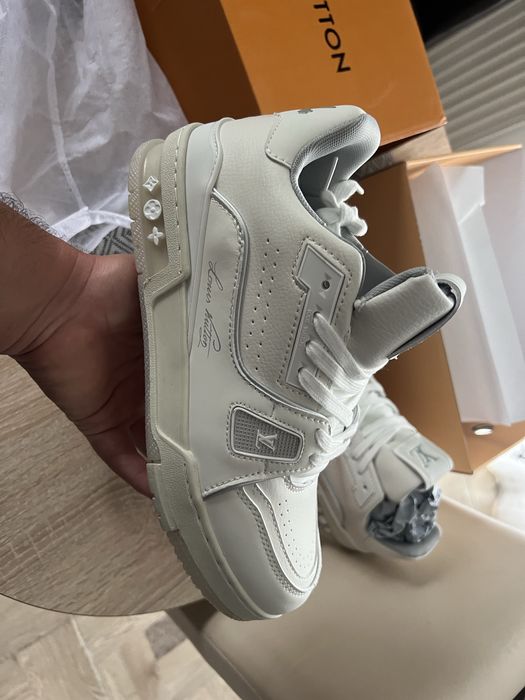 Adidasi Louis Vuitton