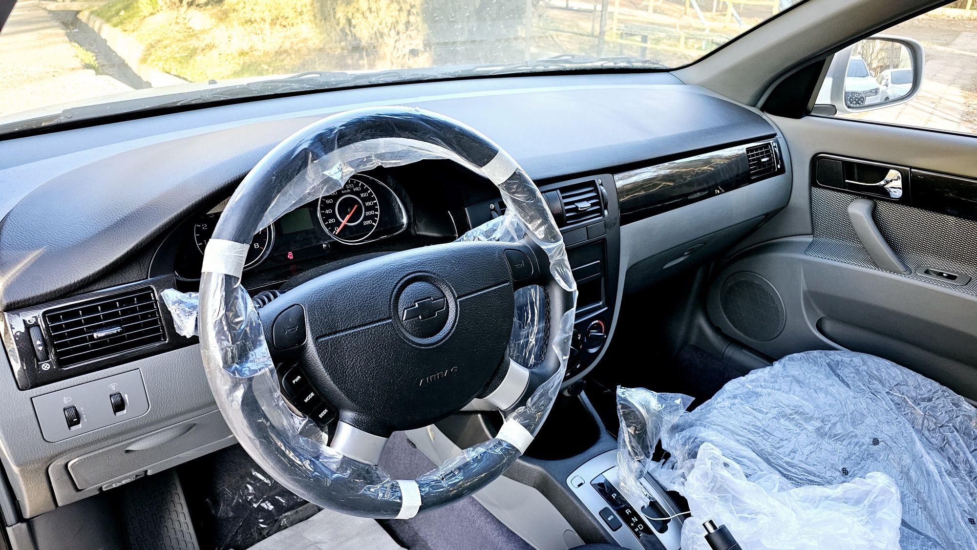Gentra 3 A/T lyuk va Abs bor.