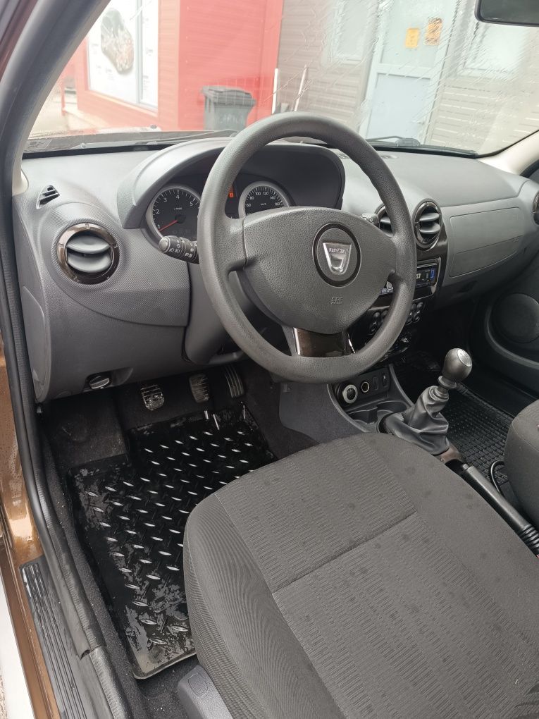 DACiA DUSTER 4x4 ,1,6 benzina euro 5,rate sau variante auto,