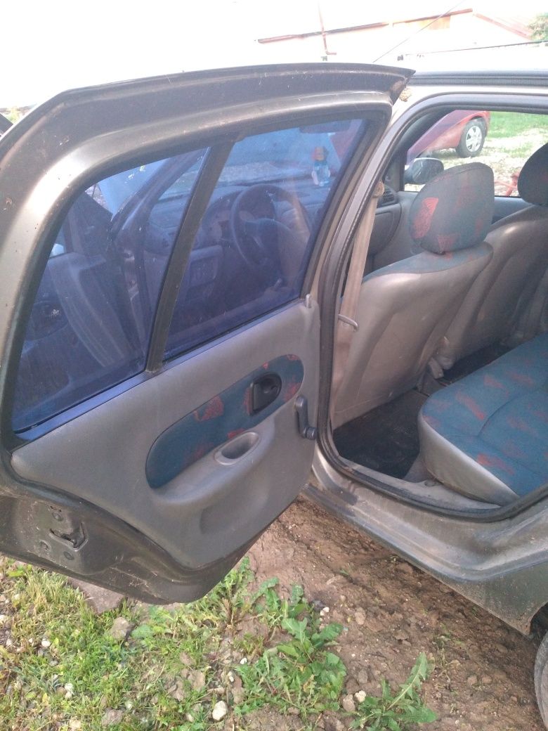 Vand Renault clio 2001