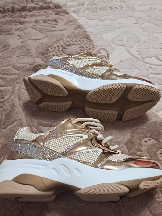 Нови немски маратонки Steve Madden