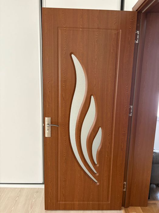 Usi interior în stare foarte bună