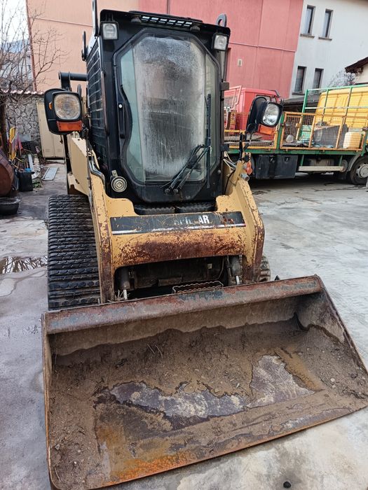 Продавам Катерпилар