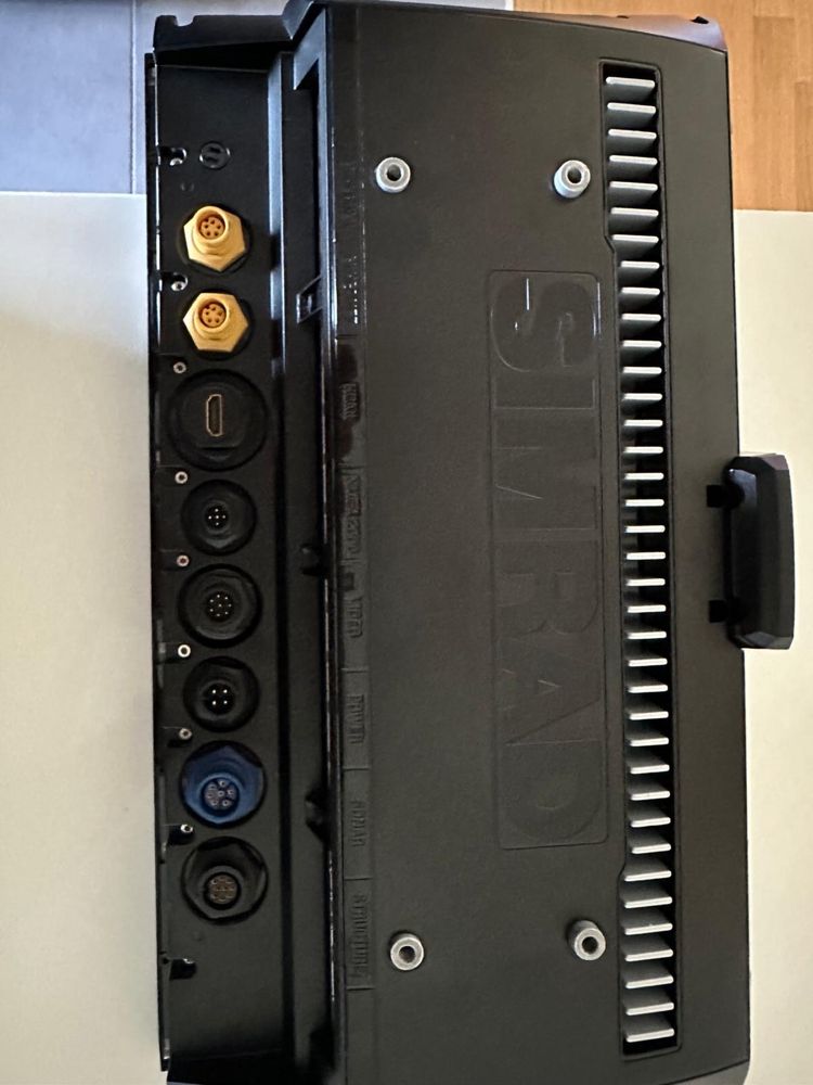 Елктронен диспплей индетифициран като Simrad NSS12 evo2