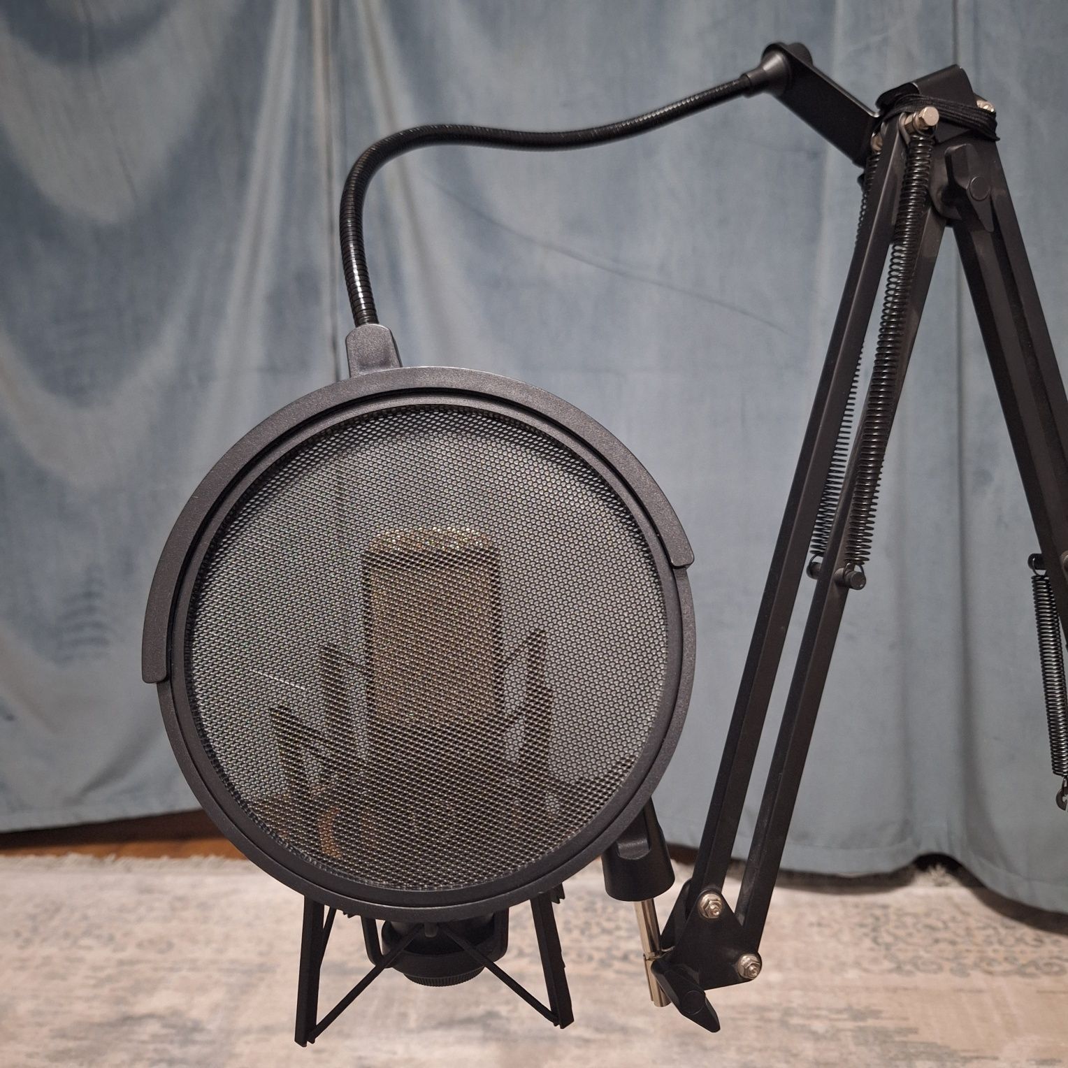 Конденсаторный микрофон AKG P220