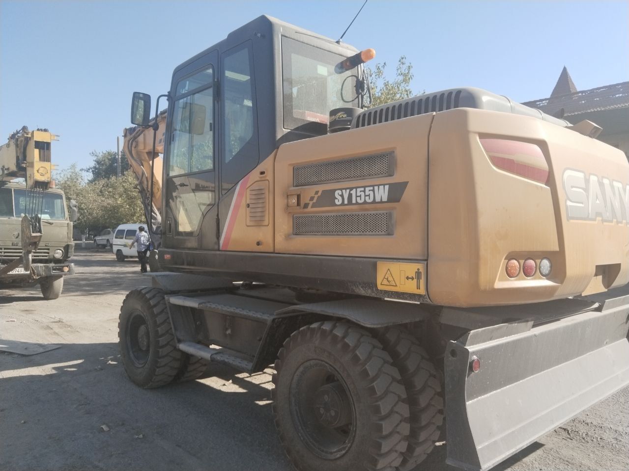 Экскаватор SY155W