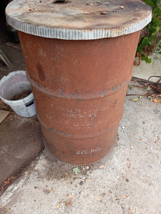 Метални варели  здрави с капак