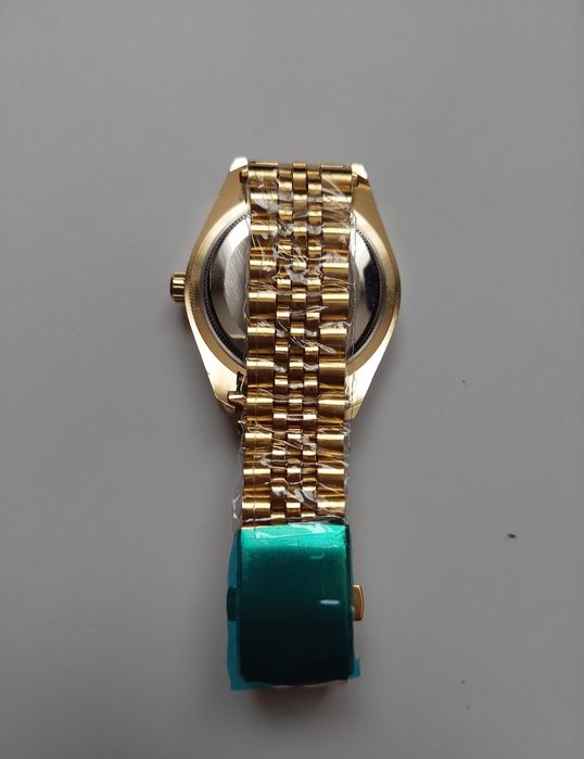 Чисто нов часовник Rolex.