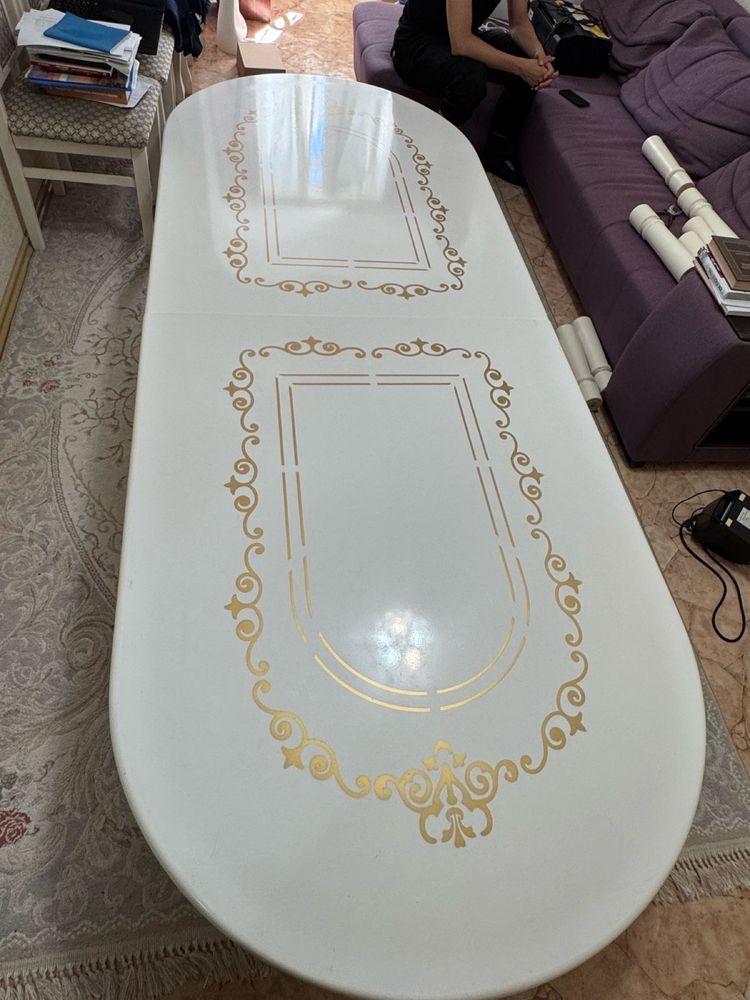 Полдам стол для гостинной