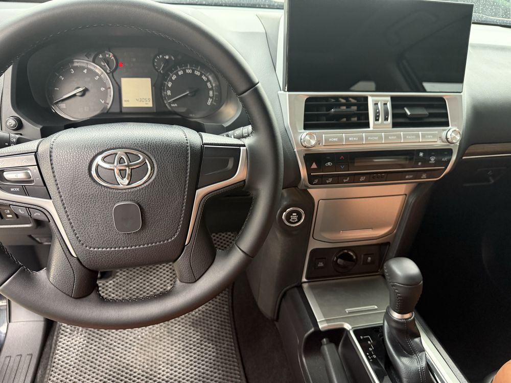 Toyota land cruiser 150